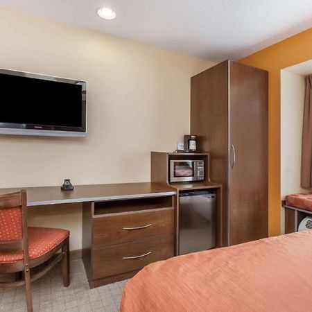 Microtel Inn & Suites By Wyndham Verona Buitenkant foto