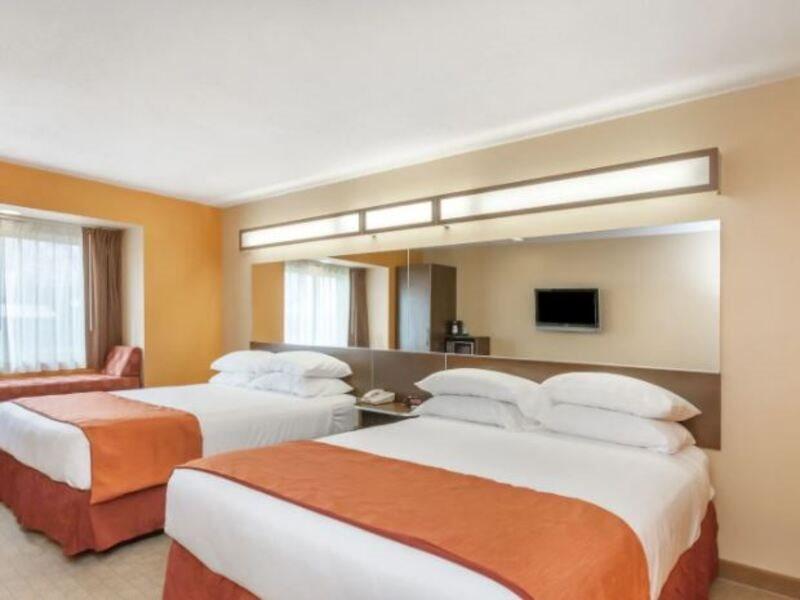 Microtel Inn & Suites By Wyndham Verona Buitenkant foto