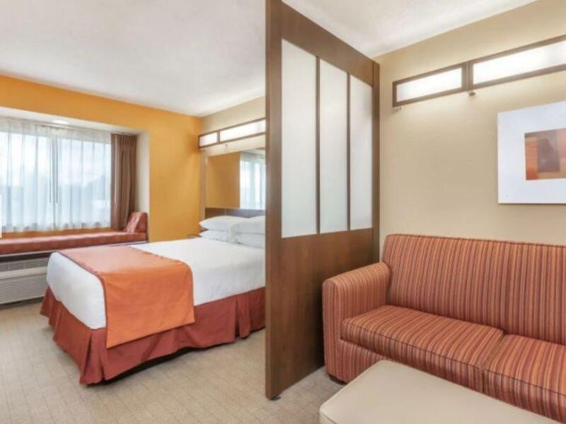Microtel Inn & Suites By Wyndham Verona Buitenkant foto