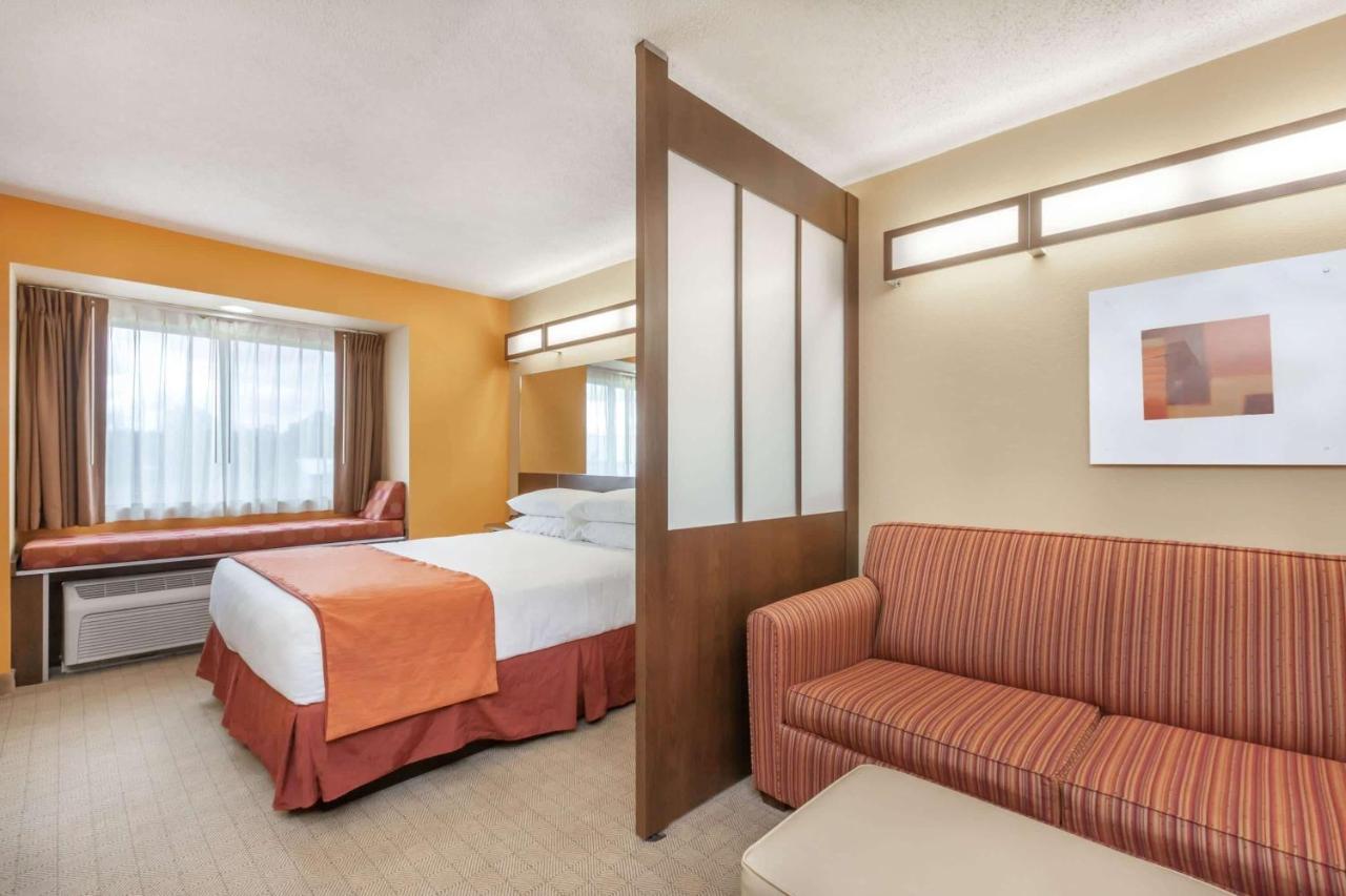 Microtel Inn & Suites By Wyndham Verona Buitenkant foto