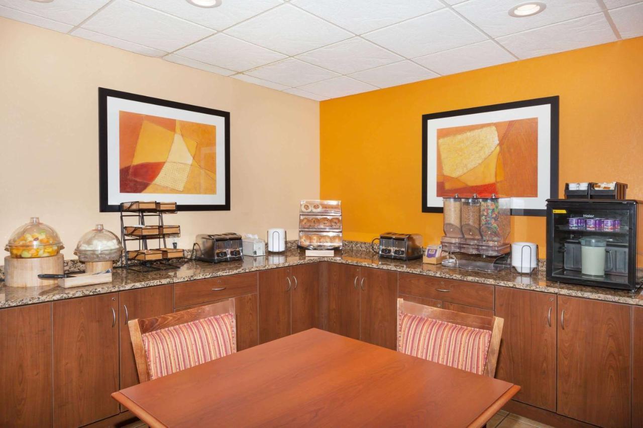 Microtel Inn & Suites By Wyndham Verona Buitenkant foto
